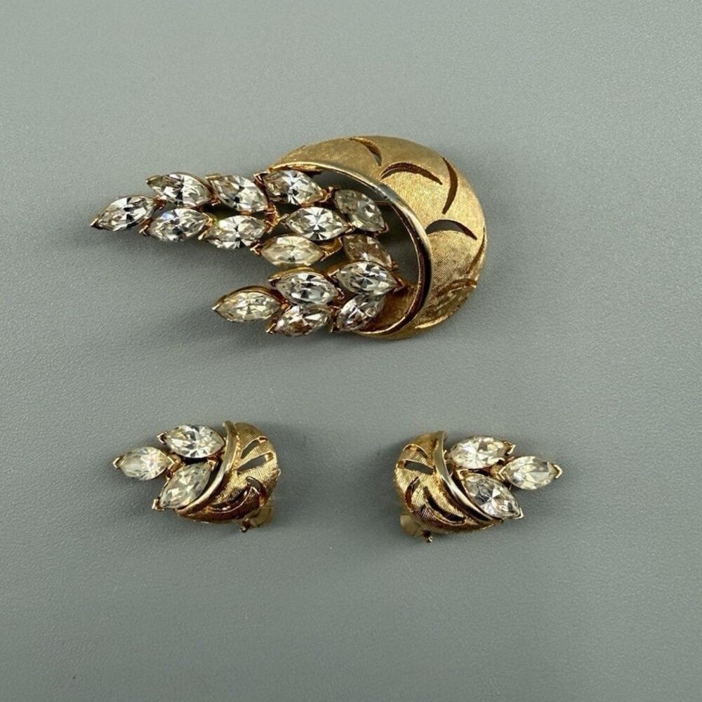 Vintage Brushed Gold Tone Clear Glass Marquise Rhinestone Floral Brooch Pin